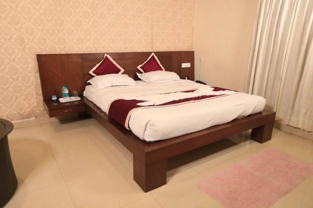 Wanders In Travel Company Hotel Madikeri Luaran gambar