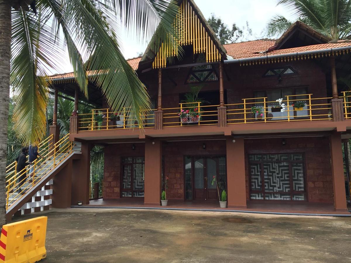 Wanders In Travel Company Hotel Madikeri Luaran gambar